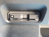 ETC2.0車載器が装備されております。路車協調システムによる運転支援サービスを受けることができる車載器です。カードを挿入して直ぐに使えるようセットアップ(有料)してお渡しします。