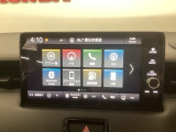 HondaCONNECT対応の便利なナビディスプレー。お持ちのスマートフォンと連携して、ナビやBluetoothでの音楽再生が可能です。デザインはもちろん、操作性も良好です。