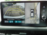 後退や車庫入れ時に安心の全方位カメラ付き!夜間や雨天などの視界の悪いシーンでも視えて安心ですね♪