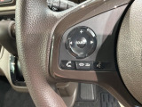 ステアリングにオーディオ操作スイッチが付いています。オーディオ画面に直接タッチしなくても操作が出来ますので、運転に集中できます。