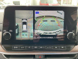 アラウンドビューモニターは車の全周囲をカメラで映しだして障害物や人を確認、周りの状況を確認しながら安全に駐車できる便利な装備になります。
