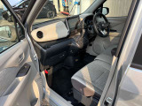 助手席も広く、スムーズに乗り降りいただけます!