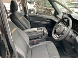 運転席まわりは、使用感も少なく良好な状態です。