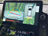 【パノラミックビューモニター】専用のカメラにより、上から見下ろしたような視点で360度クルマの周囲を確認することができます☆死角部分も確認しやすく、狭い場所での切り返しや駐車もスムーズに行えます。