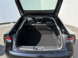 意外に広いラゲッジルームで荷物も積めます!!