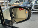 車線変更も安心のブラインドスポットモニターにリアトラフィックモニター付きです。