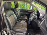 運転席シート廻りは使用感も少なく、良好な状態となっています。前オーナー様が丁寧に使っていたことがよくわかりますね。