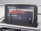 こちらのお車には先進安全装備が多数搭載されています。衝突被害を回避あるいは軽減するためのブレーキや、後方死角からの接近警報、車線逸脱を防止する警報装置など、詳しくはスタッフまでお尋ねください。