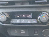 オートエアコンです。温度設定だけであとは自動で風量・温度を調節します。ドライブを快適なものにします。