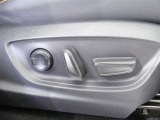 【電動シート】運転席の位置調整はスイッチ操作だけ!微調整もできますよ。