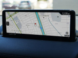 マツダコネクトの10.25インチワイドセンターディスプレイです。『Android Auto』『Apple CarPlay』や独自のコネクテッドサービスに対応したインターフェイスシステムです。