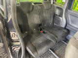 後部座席も気になるようなキズ・汚れやへたり等、大きなダメージはなく、良好な状態です。