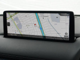 マツダコネクトの10.25インチワイドセンターディスプレイです。『Android Auto』『Apple CarPlay』や独自のコネクテッドサービスに対応したインターフェイスシステムです。