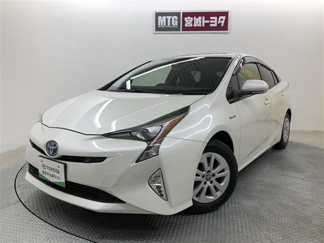 プリウス1.8 S セーフティ プラス E-Four 4WD