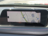 マツダコネクトの8.8インチワイドセンターディスプレイです。『Android Auto』『Apple CarPlay』や独自のコネクテッドサービスに対応したインターフェイスシステムです。