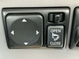 電動格納式ミラーがついています。