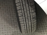 安全に走行するためには空気圧の確認をはじめ溝の深さ、ひび割れの等の点検が必要です。点検時に交換が必要と判断した場合は交換いたします。