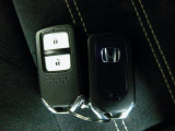 Hondaスマートキーを携帯していれば、ドアハンドルを握るだけで解錠。