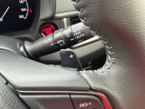運転席の手元でシフトアップシフトダウンの操作が可能なパドルシフトを装備しています♪