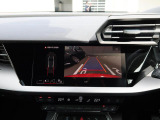 バックカメラ駐車時、後退時に後方を確認する事ができる安全快適装備になります映像だけでなくセンサーにより障害物の距離もドライバーに直感的に伝えてくれる機能になります。