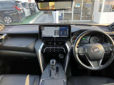 【運転席・インパネまわり】ハンドル・シート・フロアーなど隅々までプロによるクリーニング済み☆彡キレイな車内でドライブが一層快適にお楽しみいただけます!!