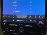 【オートエアコン】「AUTO」スイッチで車内の温度を一定に保ってくれるオートエアコン。快適装備の代名詞。もちろんマニュアル操作も可能ですよ。