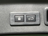 【パワーバックドア】スマートキーや運転席のボタンを押すだけでリアゲートが自動で開閉します!荷物を持っている時や、高い位置にあるバックドアを閉める際に便利な機能です♪
