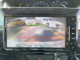 【バックカメラ】駐車時に後方がリアルタイム映像で確認できます。大型商業施設や立体駐車場での駐車時や、夜間のバック時に大活躍!運転スキルに関わらず、今や必須となった装備のひとつです!