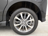 標準アルミホイール付き夏タイヤ搭載です