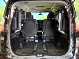 後席を格納すると、これだけの広さが!シーンに合わせたシートアレンジで、大きな荷物も積むことが出来ます♪