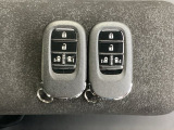 スマートキーです!!今や標準の装備になりつつありますよね!!ドアロック・アンロックも便利です!!