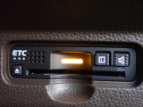 ■【ETC車載器】が装備されています。セットアップをしてお渡しとなり、ETCカードを差し込むだけで高速道路の利用が可能です。
