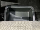 助手席下にも収納スペースあります☆コンパクトなのにたくさん収納があって助かります☆車検証を入れてる方も多い収納スペースです☆