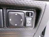 電動格納式ミラーなので、対向車などとのすれ違い時にも便利です。