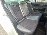 後部座席も気になるようなキズ・汚れやへたり等、大きなダメージはなく、良好な状態です。