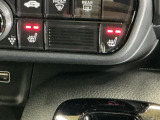 運転席/助手席シートヒーターで寒い日もすぐに温かくなり快適に過ごせます。2段階の温度調整が可能です