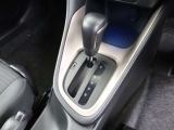 シフトレバーです!直感的に操作しやすいタイプとなっており、人気なタイプですね♪