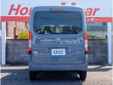 スクエアボディーで隅まで無駄のないリアビューとなっております!