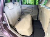 後部座席も気になるようなキズ・汚れやへたり等、大きなダメージはなく、良好な状態です。