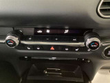 【オートエアコン】自動で温度や風量の調整が可能です。シートヒーター、ハンドルヒーターも標準装備されています。