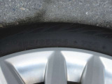 タイヤサイズは、155/65R14です。