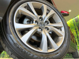 【純正18インチアルミホイール】外観にマッチした純正アルミホイールを装着しております。各種社外アルミホイールや、スタッドレスタイヤも取扱いしております。是非ご相談ください♪