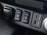 シートヒーターが付いています。エアコンよりも素早く体を温めてくれます。