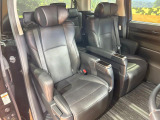 後部座席も気になるようなキズ・汚れやへたり等、大きなダメージはなく、良好な状態です。