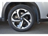 純正18インチアルミホイル/タイヤサイズは225/55R18です