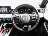 視認性の良いメーターで、運転中も情報がひと目で確認できて安心。見やすさにこだわったデザインで、毎日のドライブがもっと快適に