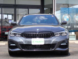 BMW在庫保有台数常時100台以上!ご来店の際はBMW本店(厚木市下荻野140-1)にご来店ください!弊社自慢の全天候型ショールーム!BMW在庫保有台数常時100台以上ございます!