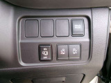 両側パワースライドドアスイッチで運転席からも開閉操作が出来ます。