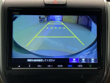 バックをするとき自動でリアの様子が映る『リアカメラ』付き! 画面で確認しながらバックが出来るので駐車の時も安心です。