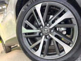 【純正18インチアルミホイール】外観にマッチした純正アルミホイールを装着しております。各種社外アルミホイールや、スタッドレスタイヤも取扱いしております。是非ご相談ください♪